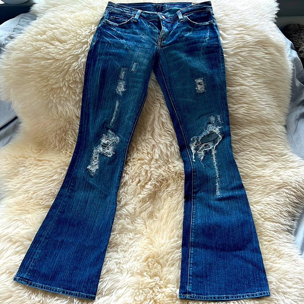 575 Distressed Denim
